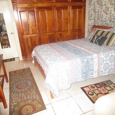 The Residence Portmore Apartments Exterior foto