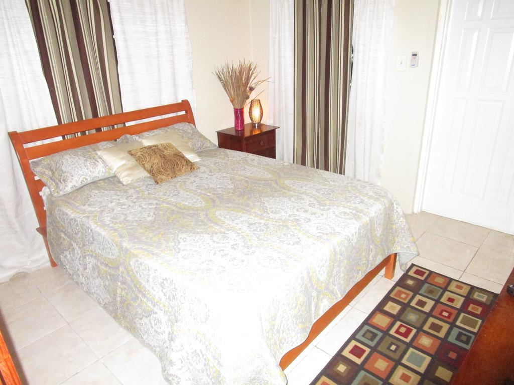 The Residence Portmore Apartments Exterior foto