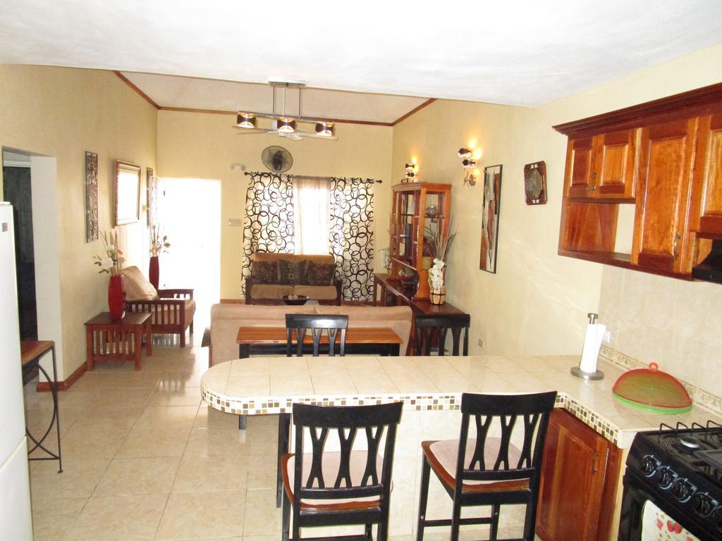 The Residence Portmore Apartments Exterior foto