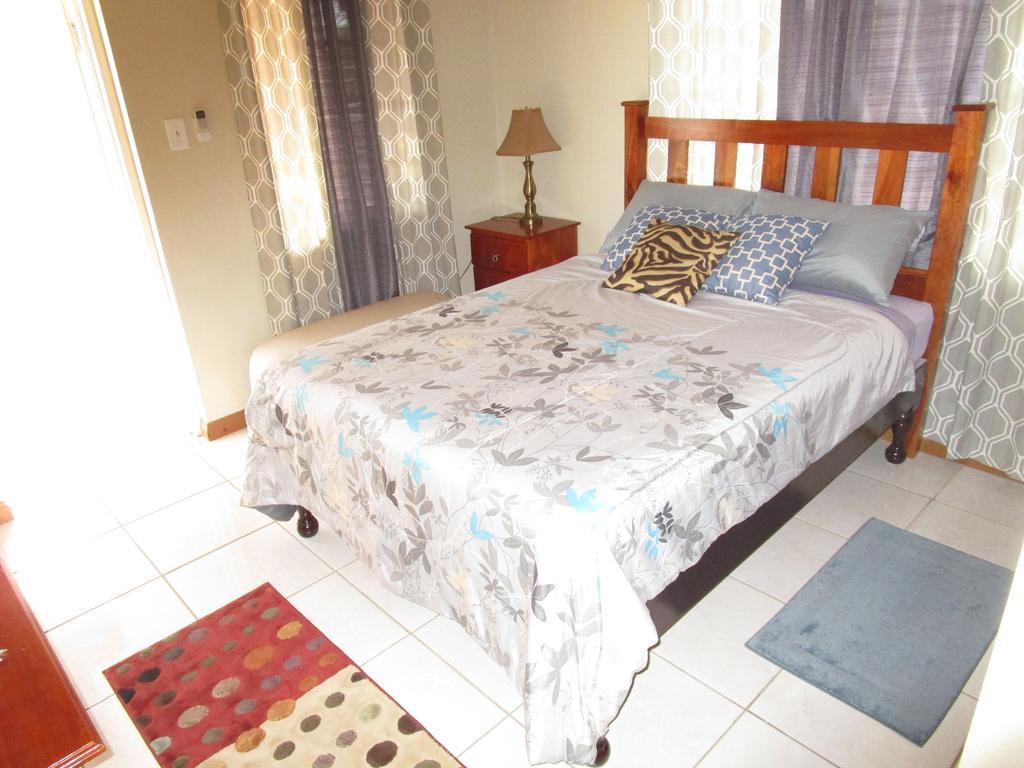 The Residence Portmore Apartments Exterior foto