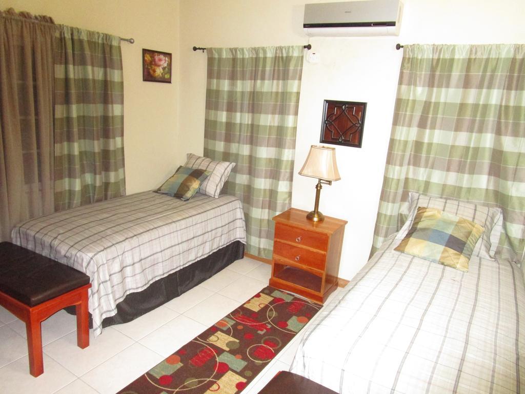 The Residence Portmore Apartments Exterior foto